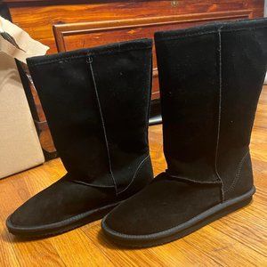 NEW Black Boots with fur in  the inside similar to uggs